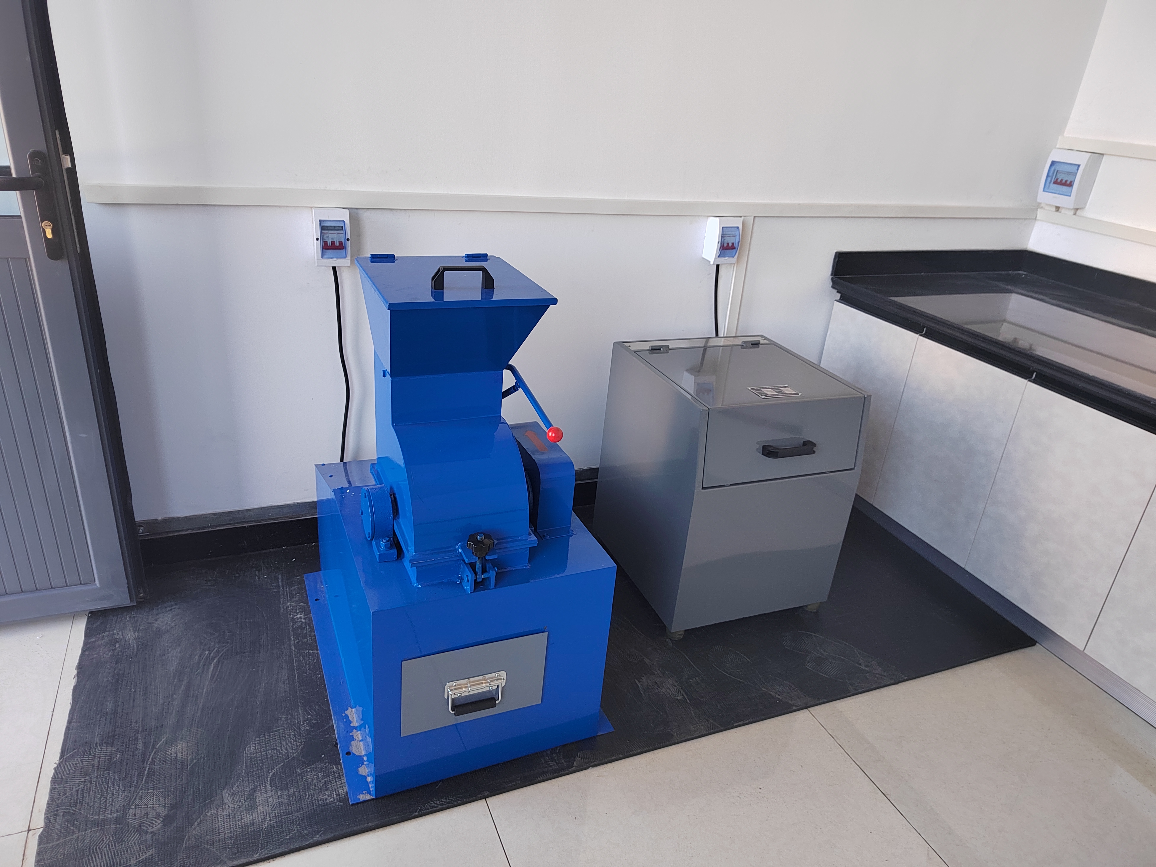 對(duì)輥破碎機(jī)的工作原理